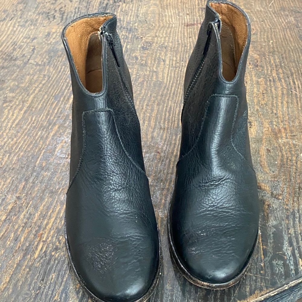 Frye Nora Zip Up Ankle Boots in Black size 7B - Picture 4 of 4